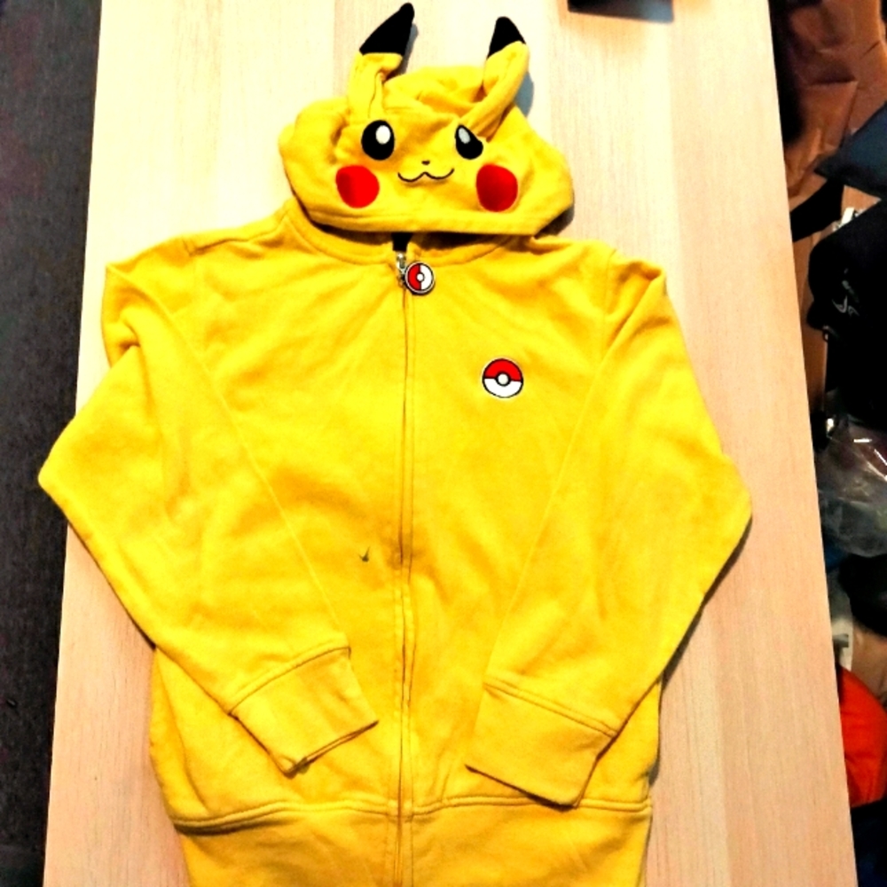 POKEMON official Pikachu hoodie ! Medium